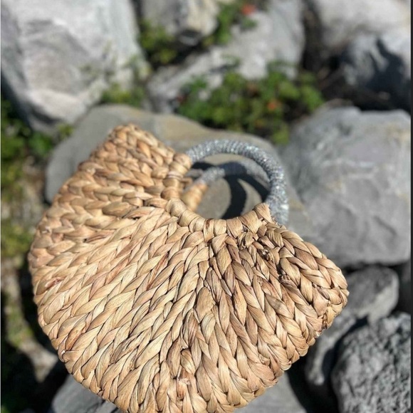 Straw summer tote with Rhinestone handles Mini straw tote handbag NWT - Picture 4 of 10